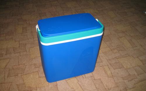 Cooling box